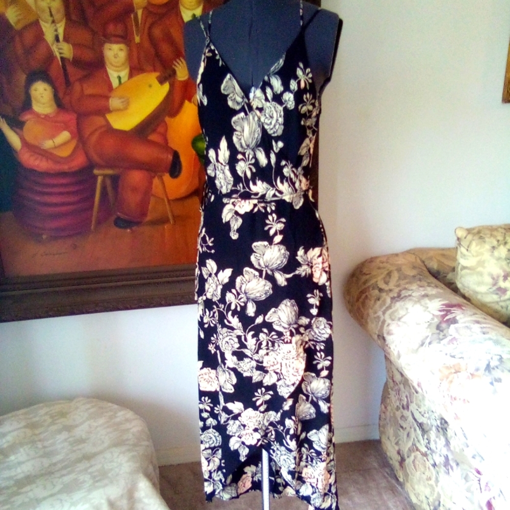 ASTR Black Floral Criss Cross Strap Dress